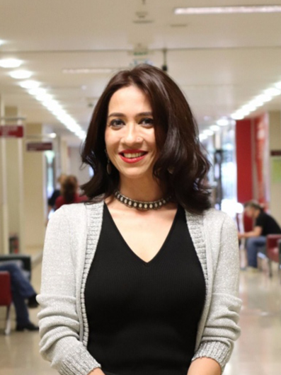 Psikiyatrist|Prof. Dr. Esra YANCAR DEMİR 1977 doğumlu olup, 2000 yılında Dokuz Eylül Üniversitesi Tıp Fakültesinden mezun olmuştur.